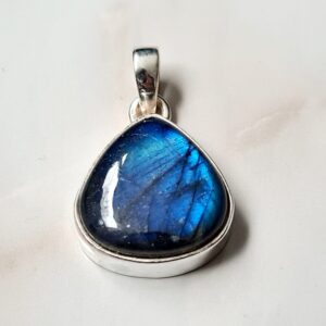 Hangers Labradoriet Druppel Breed 1 Klein – 925 Zilver