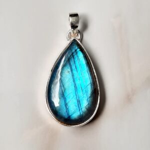 Hangers Labradoriet Druppel 1 Klein – 925 Zilver