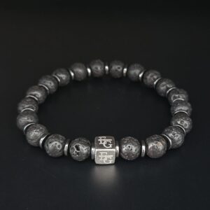 Herenarmband Lavasteen (8mm) met s925 logo blok – “Etna”