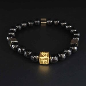 Herenarmband onyx facet 8 mm & hematiet “Dubai” met s925 gold plated logo blok